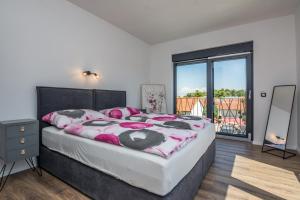 Postel nebo postele na pokoji v ubytování Villa Ivi + 38 fotografií