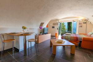 a living room with a couch and a table at Casa di campagna Tony con piscina e vista lago in Gravedona