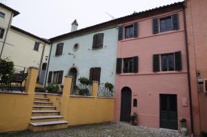 a row of houses in an alley way at Casa Lubacaria in Piagge