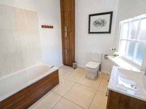 Ένα μπάνιο στο The Townhouse +25 φωτογραφίες