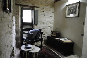a living room with a chair and a table at Casa Lubacaria in Piagge