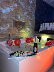 a counter with a bottle of wine and sushi at Sweetlove Spa in Terracina
