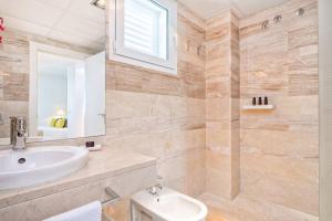 Kúpeľňa v ubytovaní iloftmalaga Deluxe Calle Nueva II