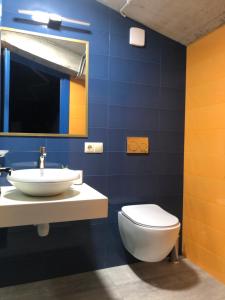 Bilik mandi di Paliani Hostel