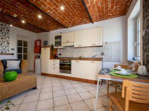Kuchyňa alebo kuchynka v ubytovaní Apartment Villa Gaia by Interhome