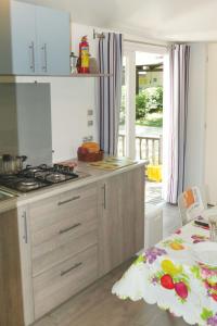 Kuchyň nebo kuchyňský kout v ubytování Holiday Home Balatontourist Füred-3 by Interhome + 18 fotografií