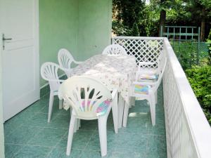 Vonkajšia záhrada v ubytovaní Holiday Home Elisabeth by Interhome
