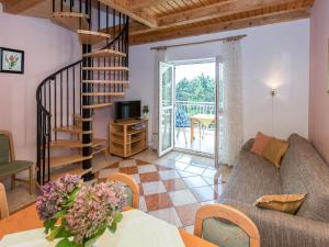 Posedenie v ubytovaní Apartment Villa Anna-4 by Interhome