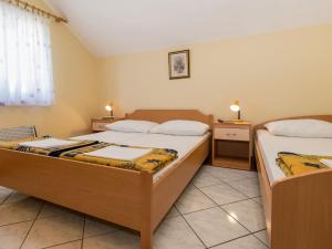 Ein Bett oder Betten in einem Zimmer der Unterkunft Apartment Villa Anna-4 by Interhome