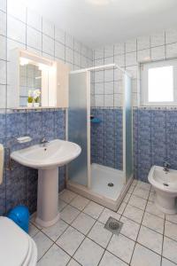 Ein Badezimmer in der Unterkunft Apartment Villa Anna-4 by Interhome