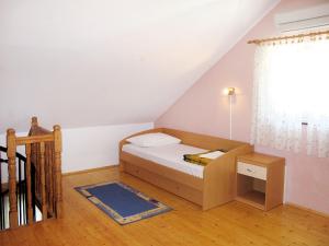 Ein Bett oder Betten in einem Zimmer der Unterkunft Apartment Villa Anna-4 by Interhome