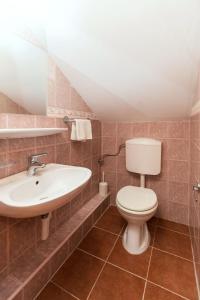 Ein Badezimmer in der Unterkunft Apartment Villa Anna-4 by Interhome