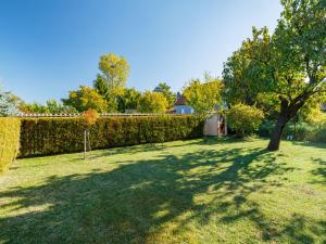 Vonkajšia záhrada v ubytovaní Holiday Home Canale by Interhome