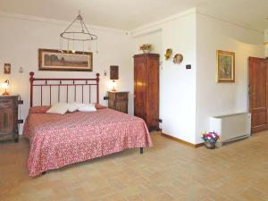 A bed or beds in a room at Villa Le Fonti di Santa Lucia by Interhome
