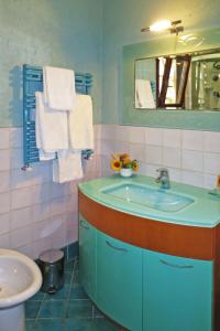 A bathroom at Villa Le Fonti di Santa Lucia by Interhome