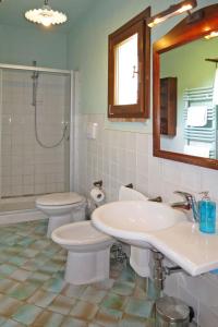 A bathroom at Villa Le Fonti di Santa Lucia by Interhome