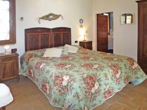 A bed or beds in a room at Villa Le Fonti di Santa Lucia by Interhome