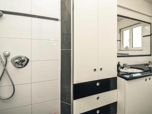 Koupelna v ubytování Holiday Home Villa Dalmacija by Interhome