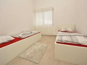 Postel nebo postele na pokoji v ubytování Holiday Home Villa Dalmacija by Interhome