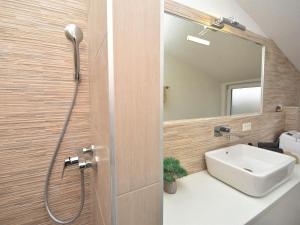 Koupelna v ubytování Holiday Home Villa Dalmacija by Interhome