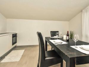 Nápoje v ubytování Holiday Home Villa Dalmacija by Interhome