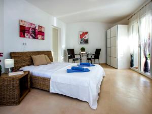 Postel nebo postele na pokoji v ubytování Villa Villa Charly by Interhome