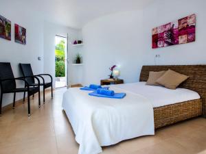 Postel nebo postele na pokoji v ubytování Villa Villa Charly by Interhome