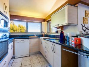 Kuchyň nebo kuchyňský kout v ubytování Apartment El Refugio I by Interhome