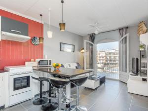 Kuchyňa alebo kuchynka v ubytovaní Apartment Port Salins by Interhome