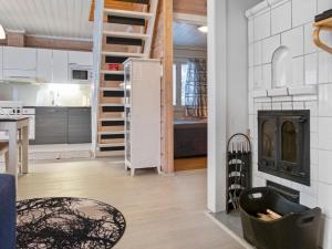 Køkken eller tekøkken på Holiday Home Vuokatin atso by Interhome