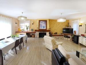 TV a/nebo společenská místnost v ubytování Villa Villa Cantos by Interhome