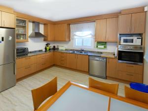 Kuchyň nebo kuchyňský kout v ubytování Villa Villa Cantos by Interhome