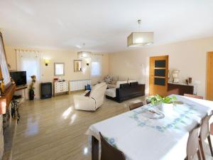 TV a/nebo společenská místnost v ubytování Villa Villa Cantos by Interhome