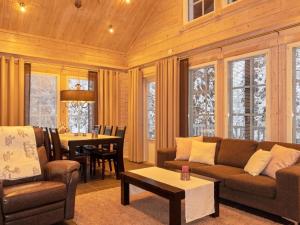 Χώρος καθιστικού στο Holiday Home Tiera by Interhome