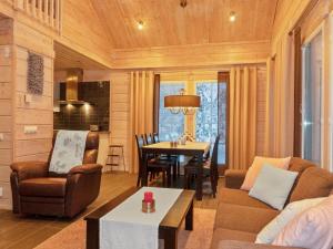 Χώρος καθιστικού στο Holiday Home Tiera by Interhome