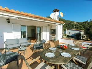 Balkón alebo terasa v ubytovaní Holiday Home El Suro by Interhome
