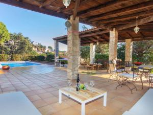 Bazén v ubytovaní Holiday Home El Suro by Interhome alebo v jeho blízkosti