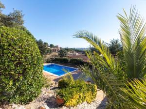 Bazén v ubytovaní Holiday Home El Suro by Interhome alebo v jeho blízkosti