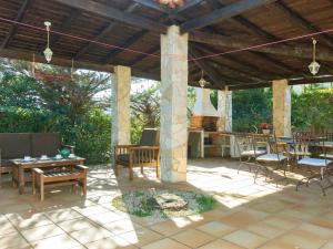 Reštaurácia alebo iné gastronomické zariadenie v ubytovaní Holiday Home El Suro by Interhome