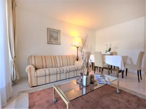 Χώρος καθιστικού στο Apartment Chesa Sur Ova 22 by Interhome