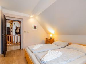 Postel nebo postele na pokoji v ubytování Holiday Home Jelení kout by Interhome