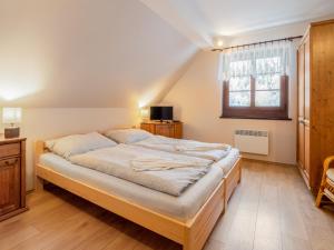 Postel nebo postele na pokoji v ubytování Holiday Home Jelení kout by Interhome