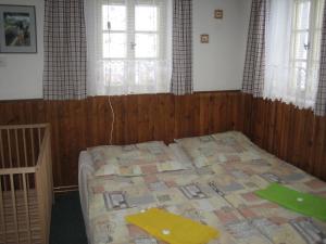 Postel nebo postele na pokoji v ubytování Apartmány Vydrýsek