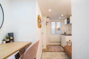 Kuchyň nebo kuchyňský kout v ubytování T2 à Paris Centre Smart TV, Nespresso, WIFI