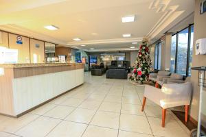 Uma área de estar em Iguassu Express Hotel