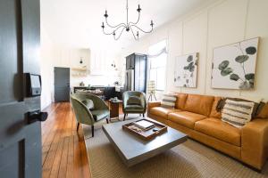 a living room with a couch and a table at Guesthouse Charleston EAST 46 G in Charleston