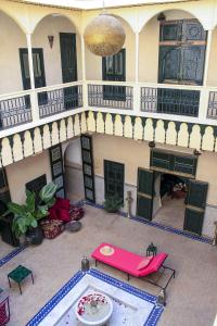 Un balcón o terraza de Riad Dar Habiba by Garden Wonders