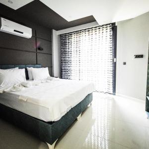 Кровать или кровати в номере Yaraşır Family Suite