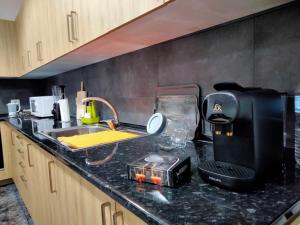 Kuchnia lub aneks kuchenny w obiekcie APARTAMENTOS La PEÑA C