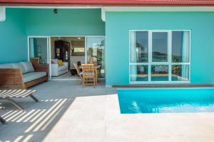 Piscina a Suites Anagani o a prop